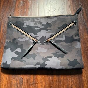 Stella & Dot Camouflage Zipper Clutch